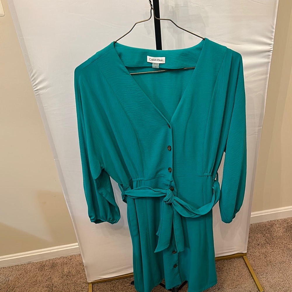 Elegant Teal Long Sleeve Dress with Flattering Silhouette